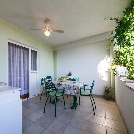 Garden Apartments Komiza Exterior photo
