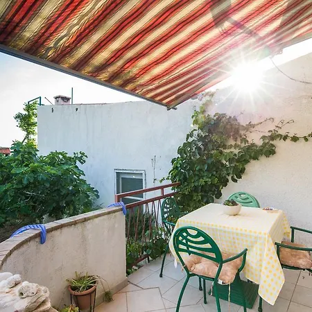 Garden Apartments Komiza Exterior photo