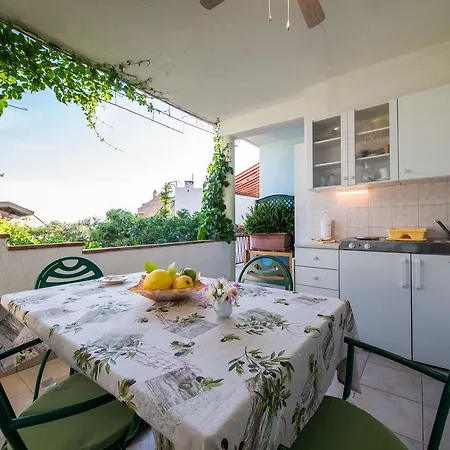 Garden Apartments Komiza Exterior photo